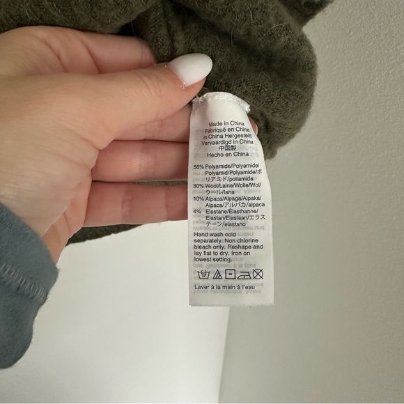 J Crew Turtleneck Sweater Supersoft Yarn Dark Green Color Size Medium Women’s - Picture 8 of 8